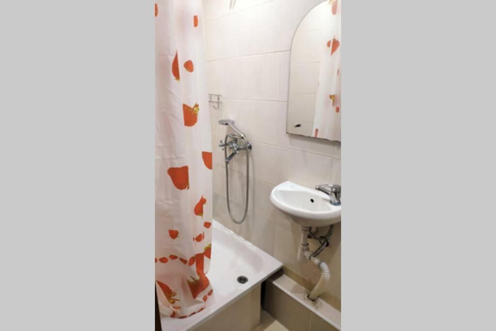 Small Apartment For 2 Kiev Extérieur photo